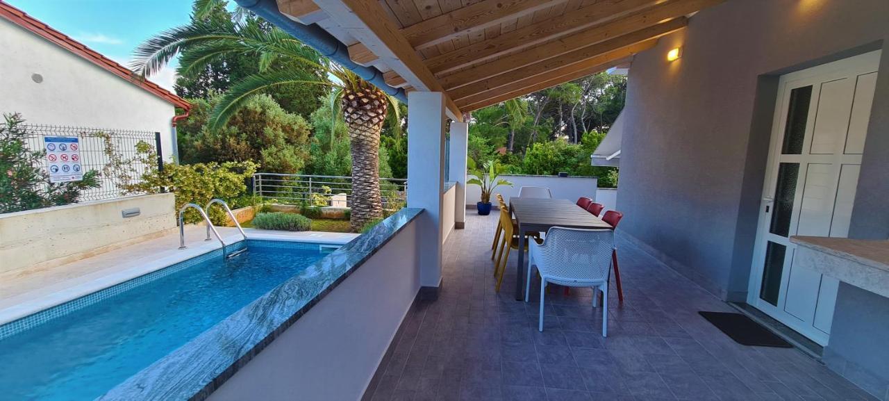 Villa Artaturi มาลีโลชินจ์ ภายนอก รูปภาพ